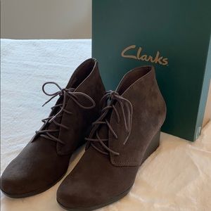 Never worn size 9.5 Clark’s wedges